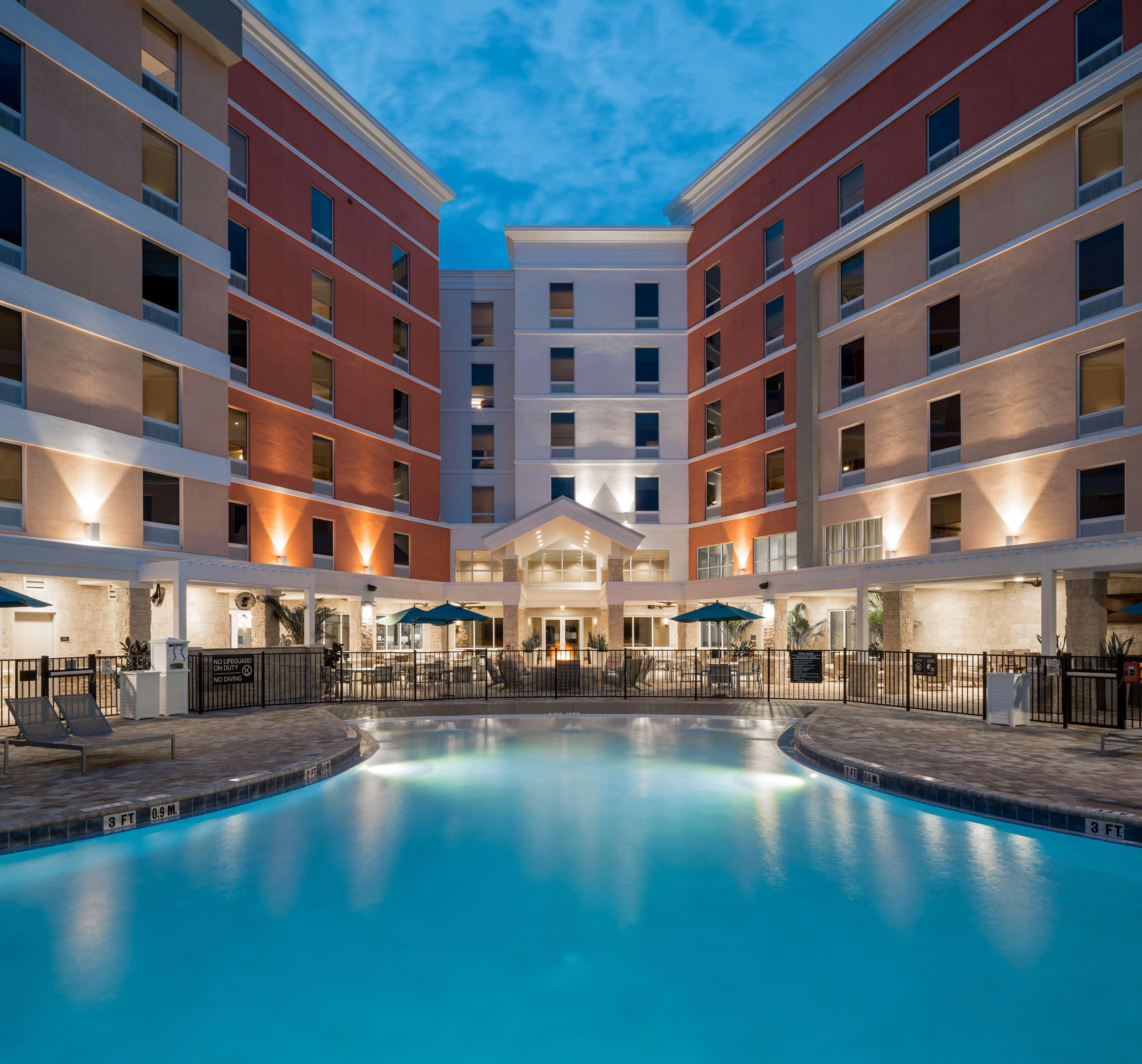 Hampton Inn & Suites Cape Canaveral Cruise Port, Fl Exterior photo