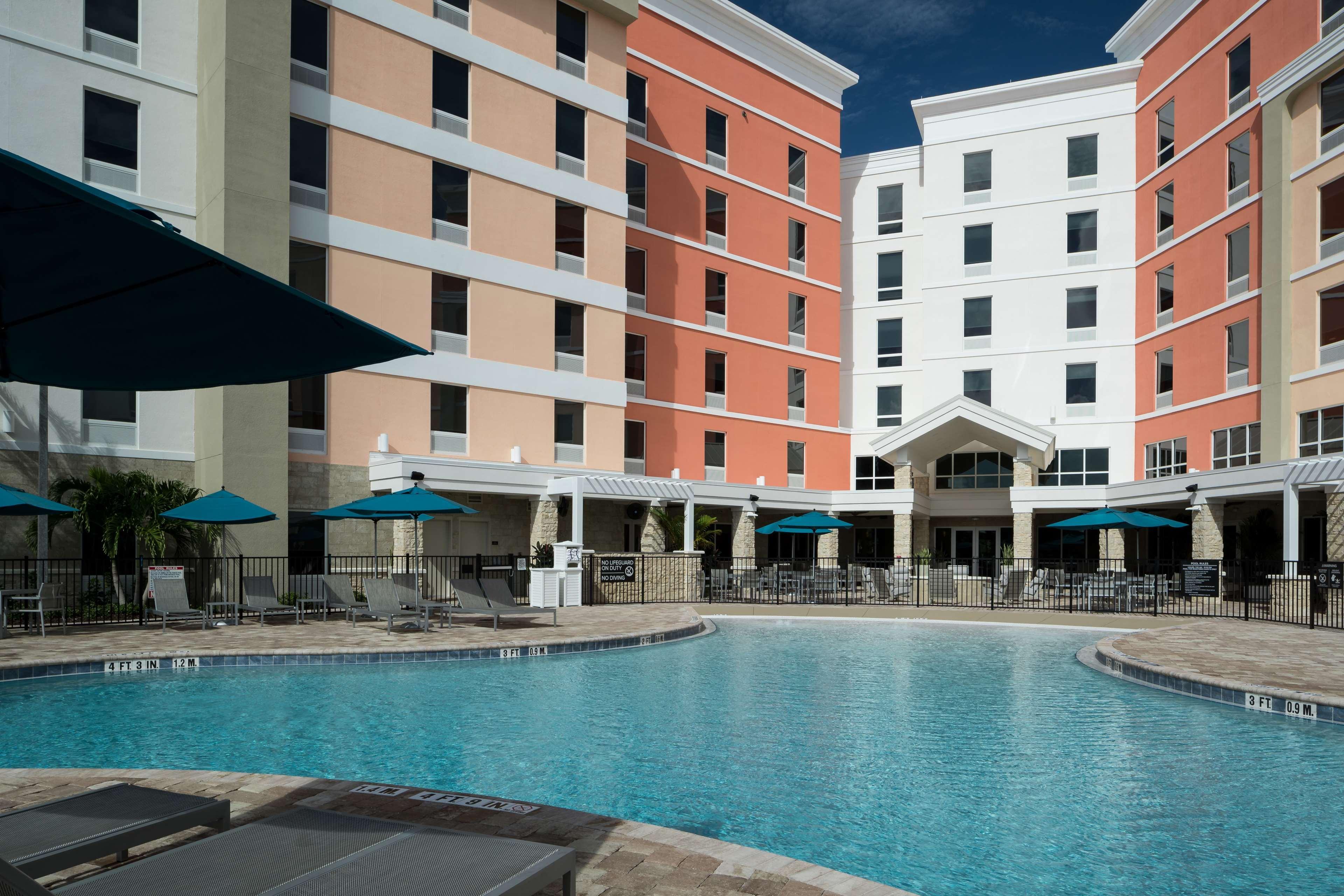 Hampton Inn & Suites Cape Canaveral Cruise Port, Fl Exterior photo