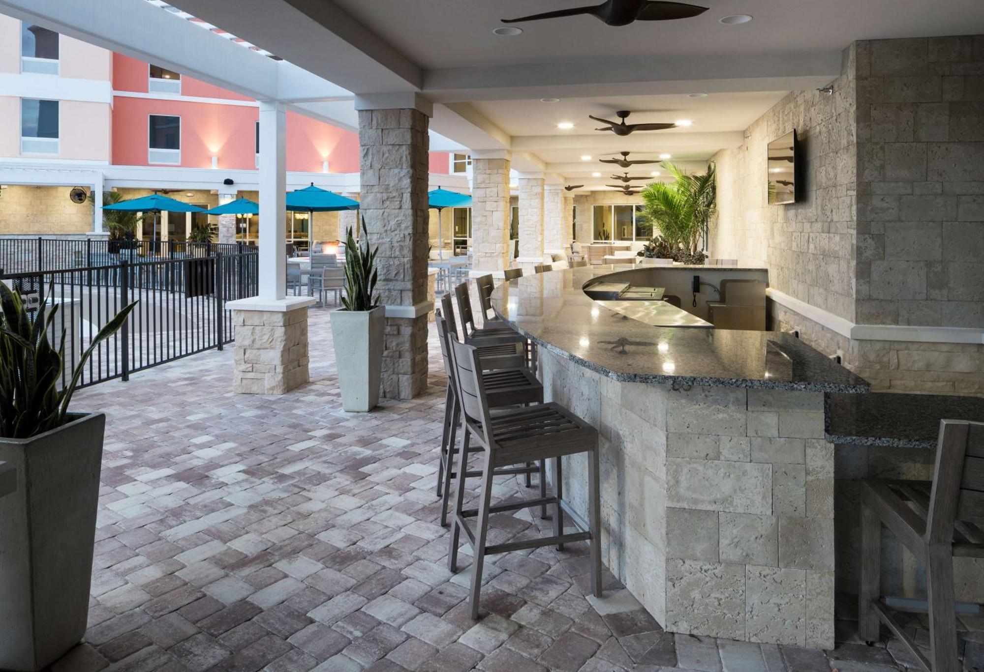 Hampton Inn & Suites Cape Canaveral Cruise Port, Fl Exterior photo
