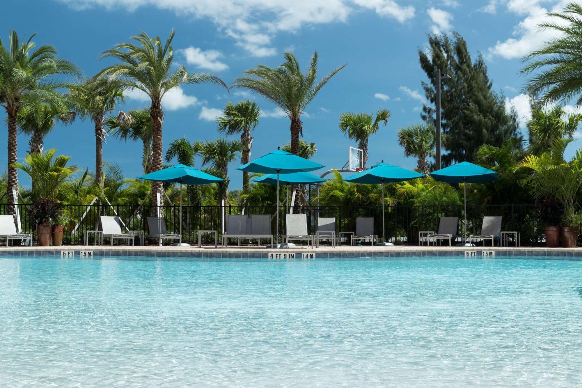 Hampton Inn & Suites Cape Canaveral Cruise Port, Fl Exterior photo