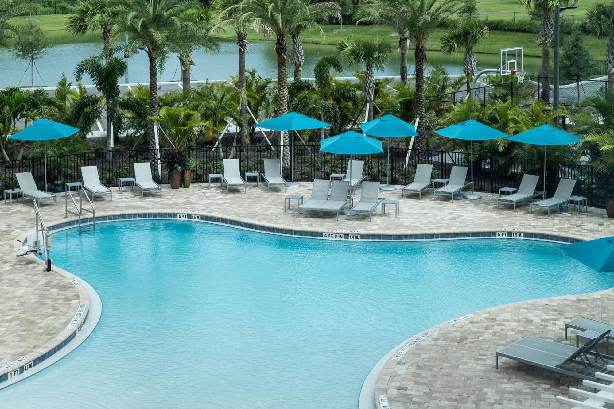 Hampton Inn & Suites Cape Canaveral Cruise Port, Fl Exterior photo