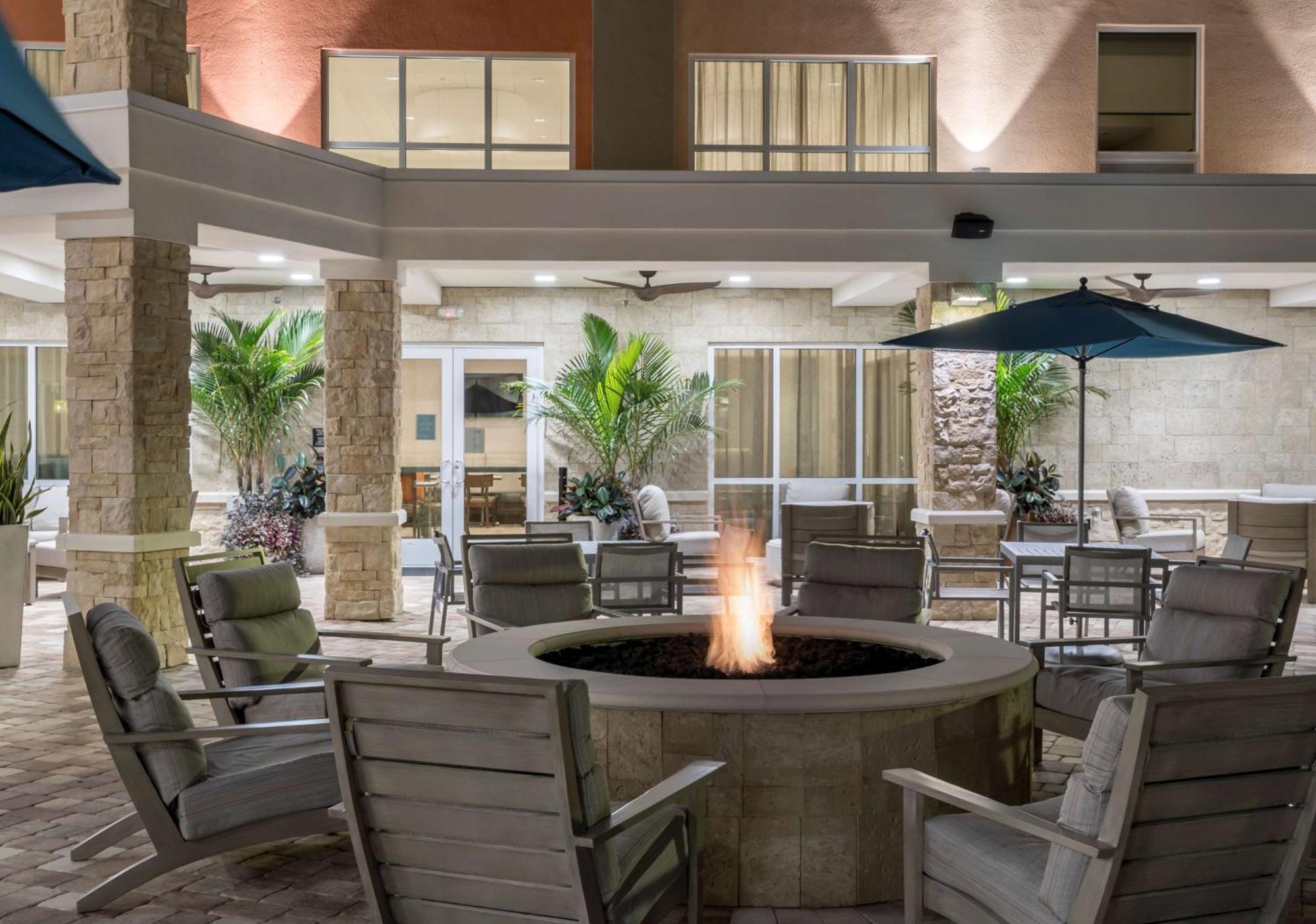 Hampton Inn & Suites Cape Canaveral Cruise Port, Fl Exterior photo